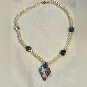 Necklaces!! short pearl necklace with natural shells